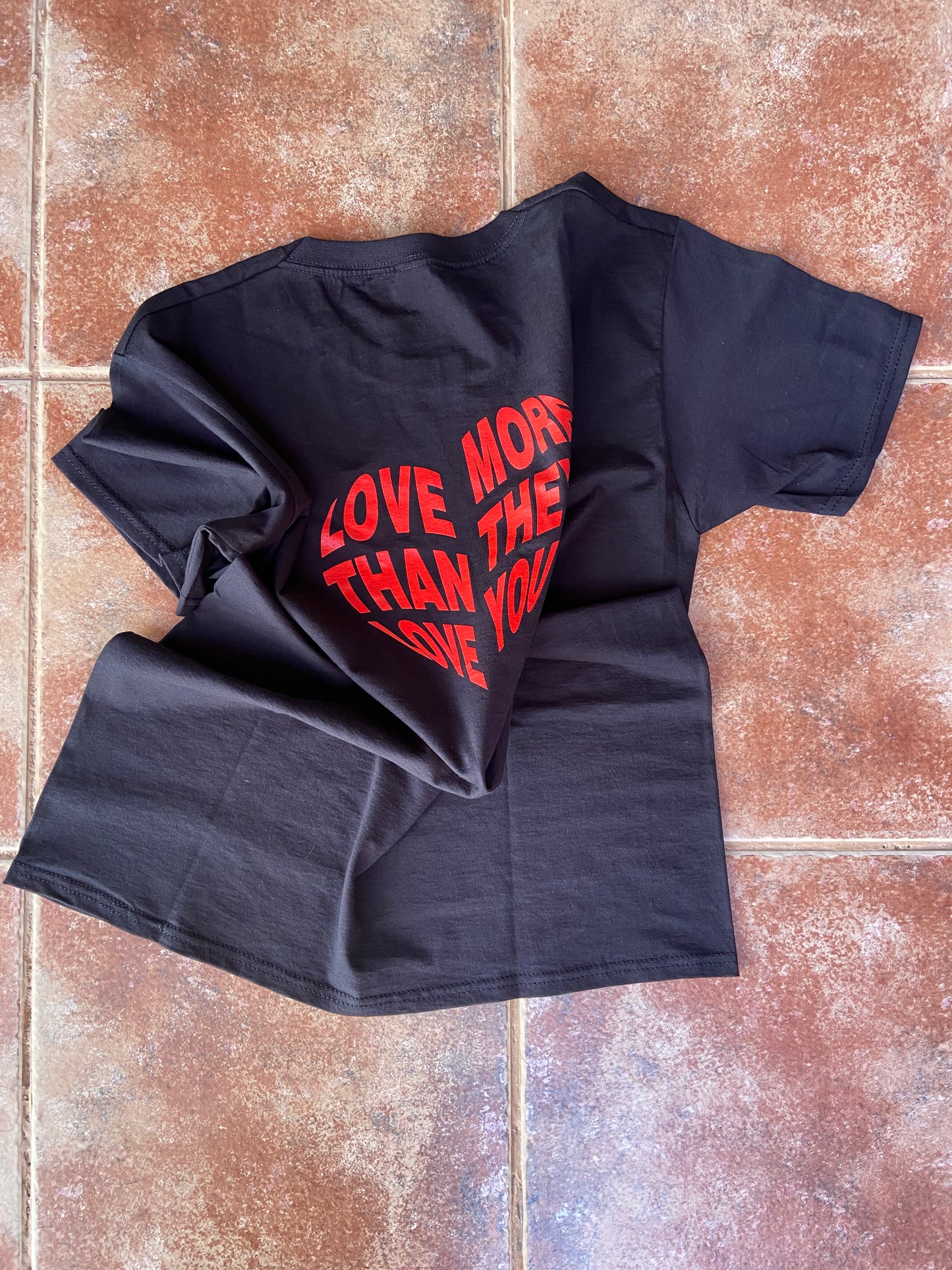 Camiseta love more