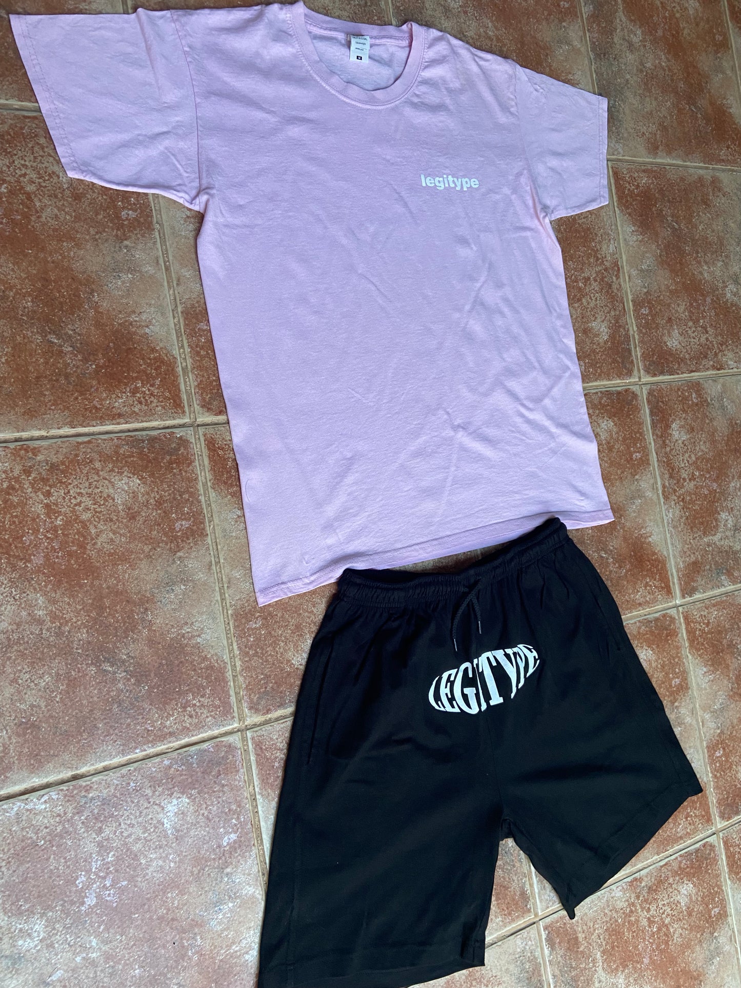 Conjunto NEVER STOP con toque rosado